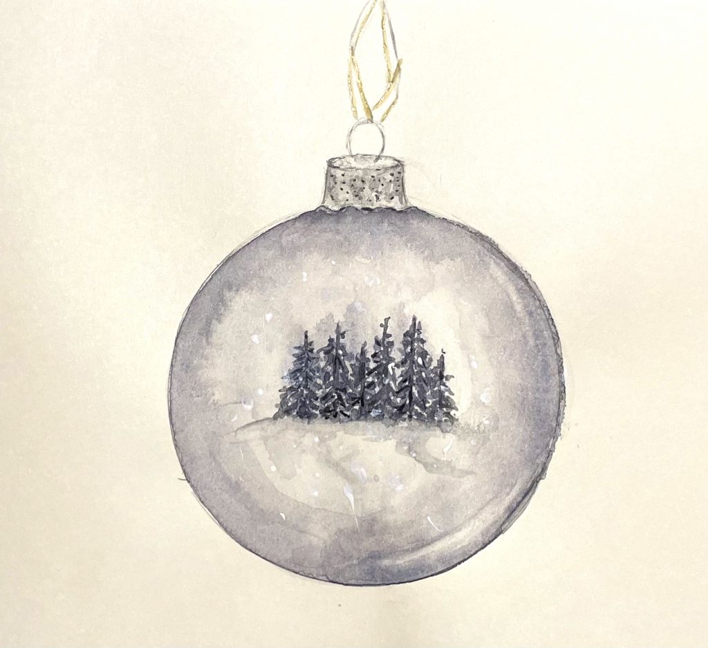 weihnachtskugel mit wald als Spiegelung